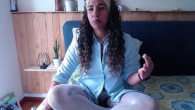 IVONNE COLLINS33 online show from September 20, 2025, 1:34 pm