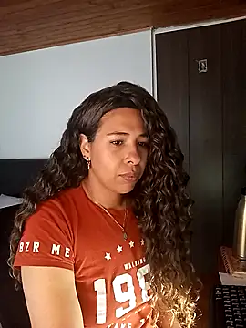 IVONNE COLLINS33 online show from November 3, 2025, 12:50 pm