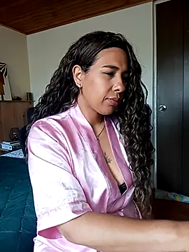 IVONNE COLLINS33 online show from November 29, 2025, 3:59 pm