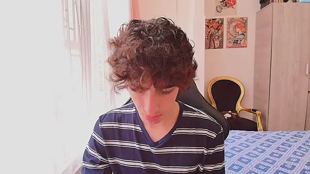 Nude Boy18 online show from October 28, 2025, 5:26 pm