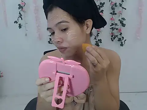 Snapshot of miss_anna094 chatting on September 12, 2025, 10:43 pm miss anna094 online show from September 12, 2025, 10:43 pm