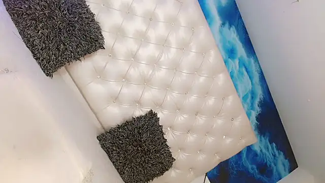 Milla Star  online show from April 19, 2026, 6:10 pm