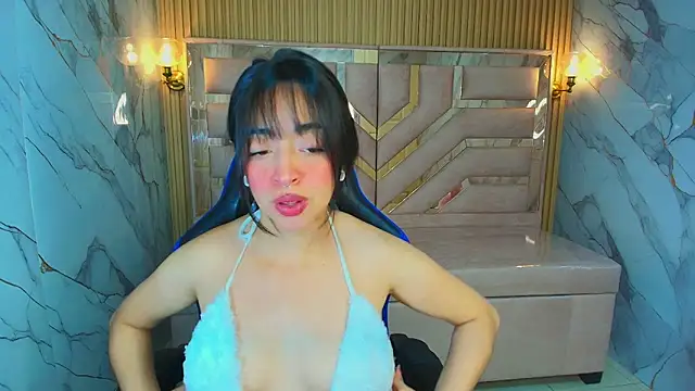 zoe r  online show from December 19, 2025, 3:13 am