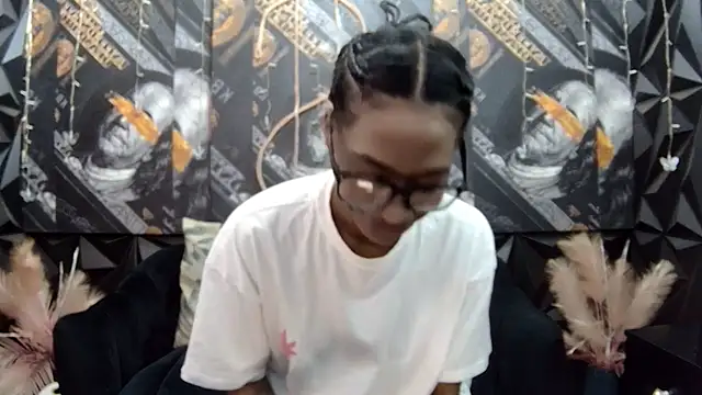 Lilmisbaddyxxx online show from October 6, 2025, 5:43 pm