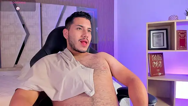 Axel grey  online show from April 18, 2026, 7:07 pm