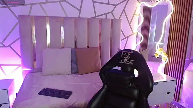 CYRUS TAY online show from March 4, 2026, 12:55 pm