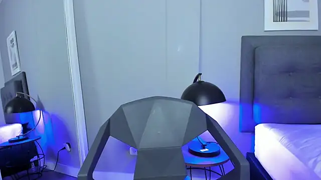 Tylerffoxx online show from November 6, 2025, 8:32 pm