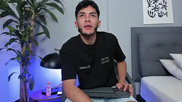 Tylerffoxx online show from April 25, 2026, 9:34 pm