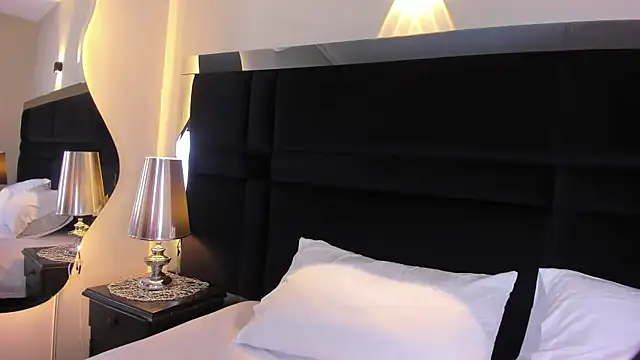 Snapshot of CarolineLee_ chatting on June 30, 2026, 10:44 pm CarolineLee online show from June 30, 2026, 10:44 pm