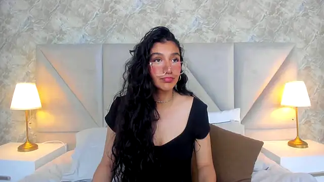 ValentiinaCruz online show from October 28, 2025, 10:45 pm