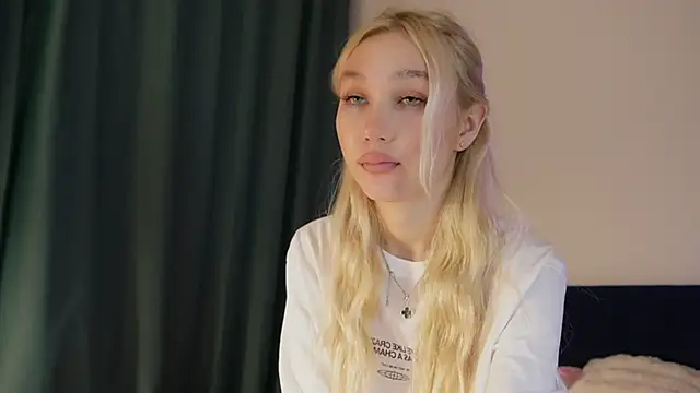 cuteleraay online show from February 16, 2026, 9:11 pm