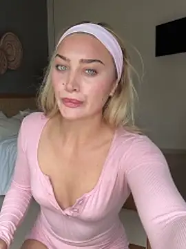 auriangel online show from March 4, 2026, 2:06 am