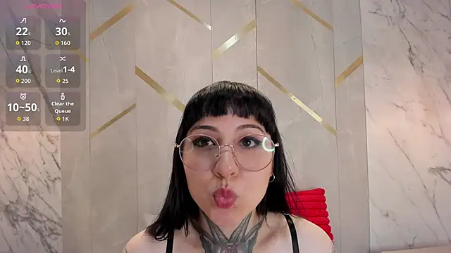 Ravenna666  online show from November 16, 2025, 1:06 pm