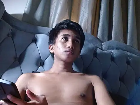 Snapshot of charlie0728 chatting on December 4, 2025, 1:20 pm charlie0728 online show from December 4, 2025, 1:20 pm