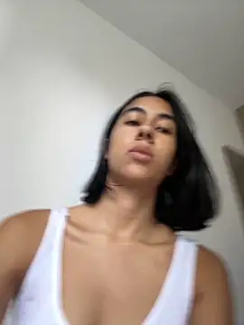 Kassie Collins online show from December 3, 2025, 3:43 pm