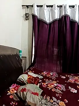 MEERAcle online show from April 19, 2026, 2:00 am