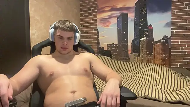 MusclePhantom online show from December 19, 2025, 10:39 pm