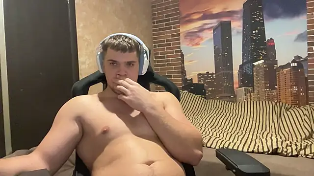 MusclePhantom online show from December 21, 2025, 9:44 pm