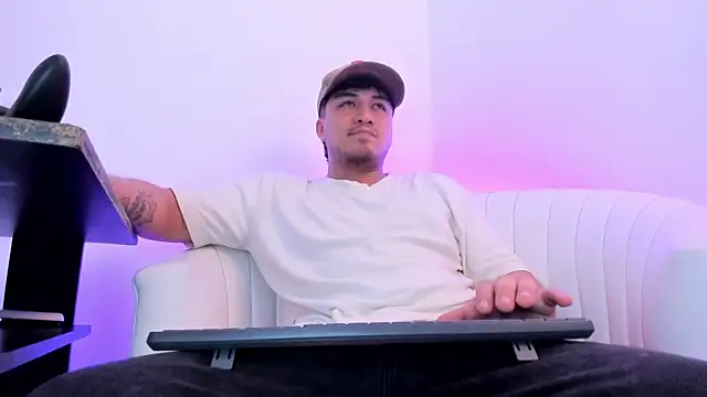 Snapshot of juanmechanic_ chatting on July 11, 2026, 10:00 pm juanmechanic online show from July 11, 2026, 10:00 pm