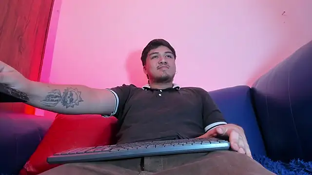 Snapshot of juanmechanic_ chatting on July 17, 2026, 10:47 pm juanmechanic online show from July 17, 2026, 10:47 pm