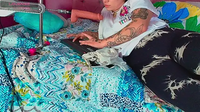 Lali HOtt online show from September 29, 2025, 7:30 pm