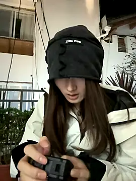 Moonlight-23 online show from November 8, 2025, 1:22 pm