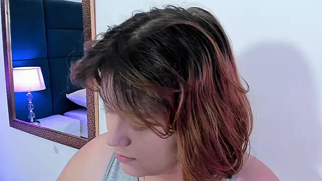 isa grey  online show from November 10, 2025, 4:44 am