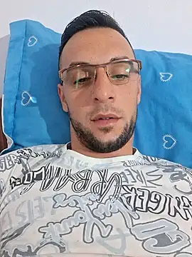 Necunoscutul001 online show from October 9, 2025, 5:49 am