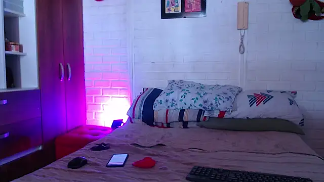 lucyymaximo online show from November 17, 2025, 3:51 pm