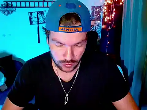 cortelioni massimo  online show from November 13, 2025, 3:05 am