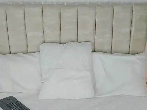 AprilStone1 online show from April 18, 2026, 2:32 pm