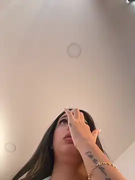 Mavii  online show from November 20, 2025, 4:51 pm