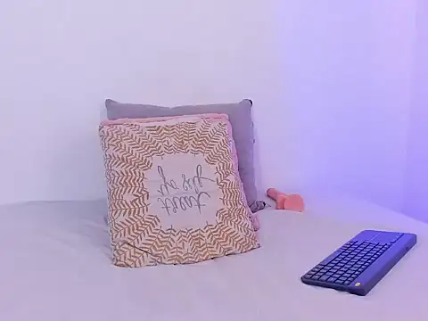 KyllieMarshall online show from December 19, 2025, 2:18 am