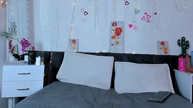 AmaraMoon  online show from November 5, 2025, 7:14 pm