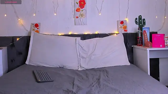 AmaraMoon  online show from November 9, 2025, 12:47 pm