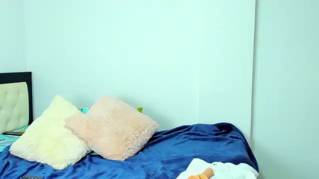 Snapshot of Isabella_Holsenn chatting on September 21, 2025, 9:38 pm Isabella Holsenn online show from September 21, 2025, 9:38 pm