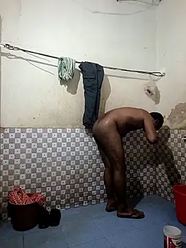 nughtytommy01 online show from April 23, 2026, 11:07 pm