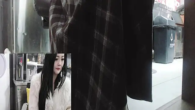 Eileen-L online show from December 4, 2025, 3:27 am