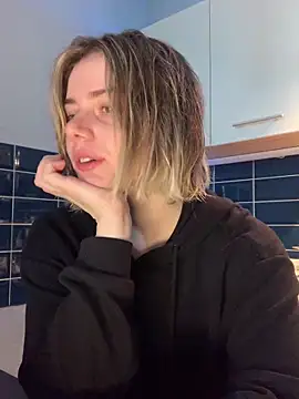 Snapshot of Rainbow_W chatting on October 10, 2025, 5:50 am Rainbow W online show from October 10, 2025, 5:50 am