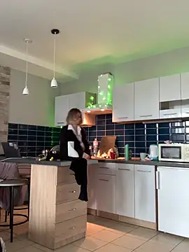 Snapshot of Rainbow_W chatting on October 11, 2025, 8:57 am Rainbow W online show from October 11, 2025, 8:57 am