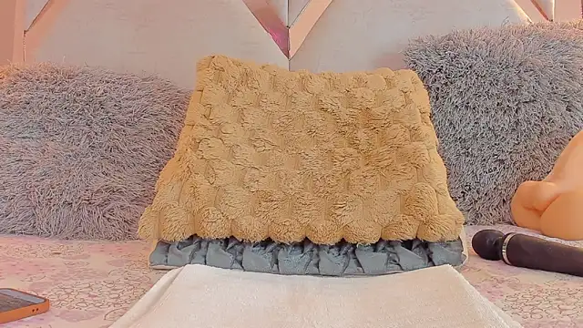 anni honeyriveras online show from September 13, 2025, 12:10 am