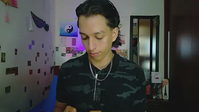 DannyPhantom555 online show from April 7, 2026, 9:04 pm