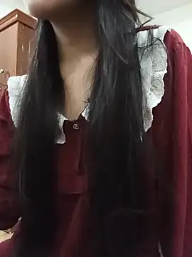 Emi Fujin online show from November 25, 2025, 1:44 pm