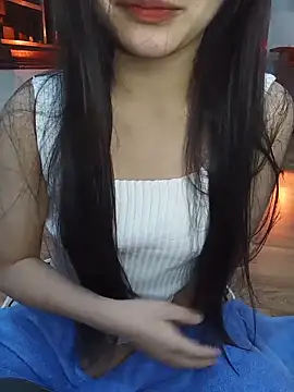 Emi Fujin online show from November 28, 2025, 1:47 pm