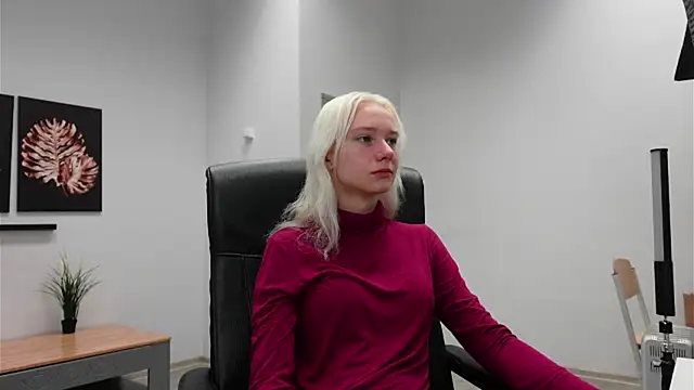 Snapshot of Laura_Chaplin chatting on September 20, 2025, 5:52 am Laura Chaplin online show from September 20, 2025, 5:52 am