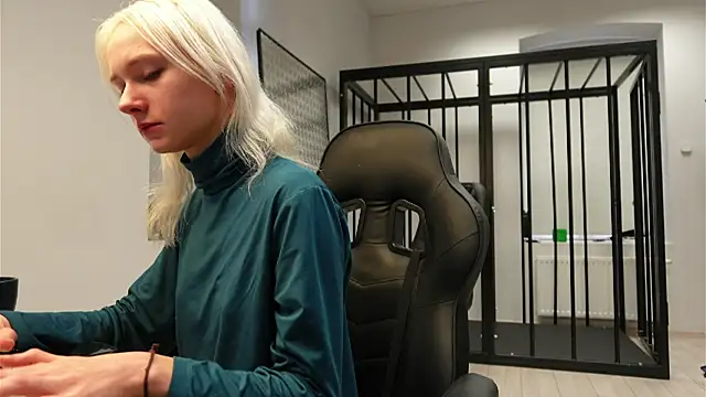 Snapshot of Laura_Chaplin chatting on September 27, 2025, 5:45 am Laura Chaplin online show from September 27, 2025, 5:45 am