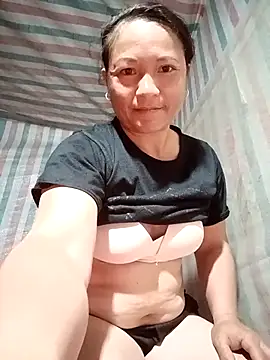 Snapshot of Love-Mama33 chatting on October 20, 2025, 10:43 pm Love-Mama33 online show from October 20, 2025, 10:43 pm