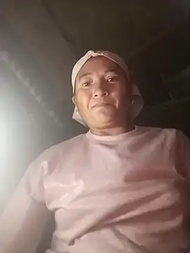 Snapshot of Love-Mama33 chatting on October 26, 2025, 2:39 am Love-Mama33 online show from October 26, 2025, 2:39 am