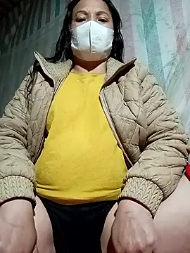 Love-Mama33 online show from January 15, 2026, 1:05 pm