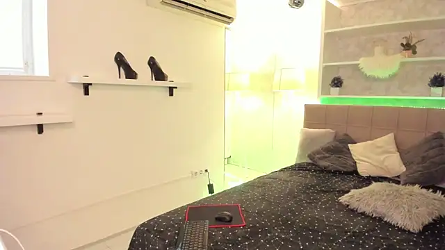 Snapshot of IsabelKiss chatting on October 29, 2025, 6:26 am IsabelKiss online show from October 29, 2025, 6:26 am